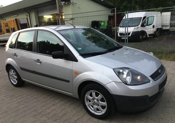 Ford Fiesta cena 9900 przebieg: 206950, rok produkcji 2007 z Włoszczowa małe 301